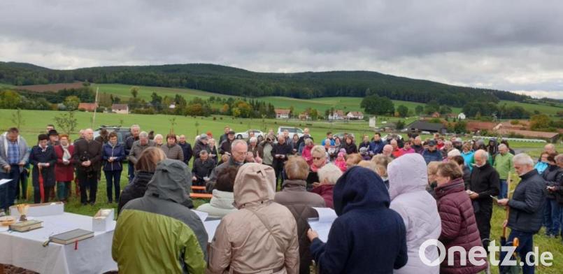 Auch wenn das Wetter nicht besonders einladend war: Das Interesse war groß. Bild: exb