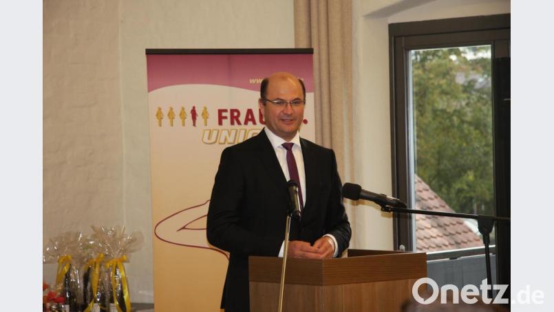 Staatsminister Albert Füracker beeindruckte im Brauhaussaal mit einer flammenden Rede zur Landes- und Kommunalpolitik im Freistaat. Bild: wro