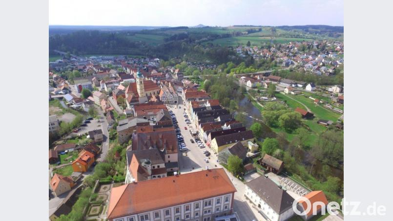 Welche Bereiche umfasst künftig das Sanierungsgebiet für Maßnahmen der Städtebauförderung? Das muss ein Fachbüro klären. Der Stadtrat beschloss, dafür in die Ausschreibung zu gehen. Luftbild: Michael Ascherl