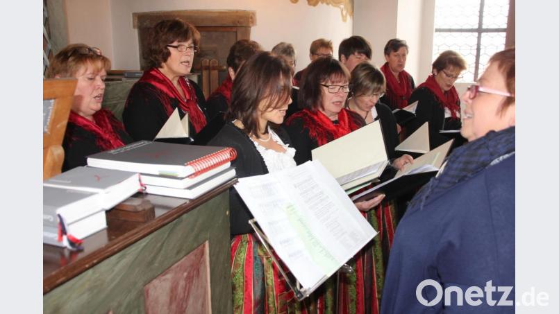 Der Landfrauenchor unter der Leitung von Sieglinde Kusche-Konrad begletiete die Andacht musikalisch. Bild: kro