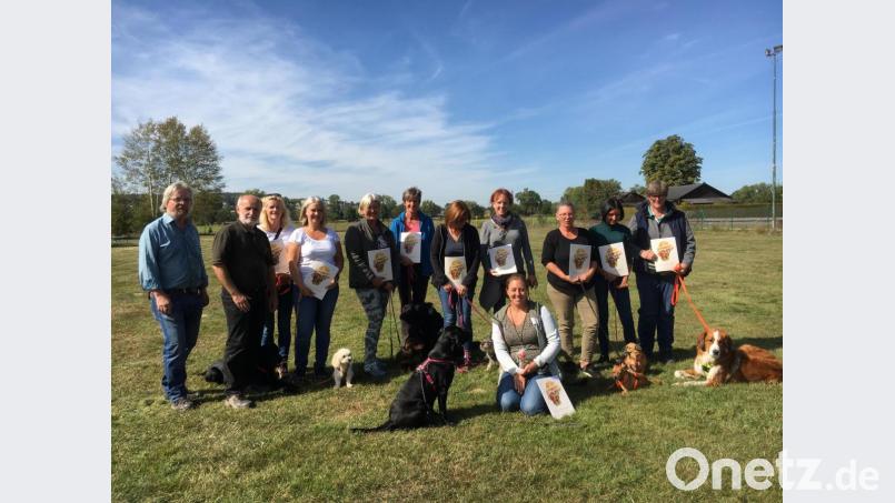 Das Foto zeigt die glücklichen Prüflinge mit Richter Reinhold Galli und Prüfungsleiter Wunibald Heinl (von links) Bild: exb