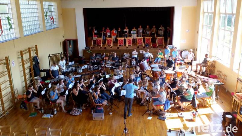 Fleißig am Üben sind die Musiker für das große Konzert am Samstag, 12. Oktober, in der Erbendorfer Stadthalle. Beginn ist um 19.30 Uhr. Bild: jr