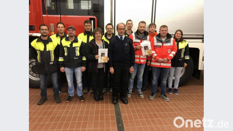 Die Feuerwehr Pullenreuth verzichtete bei ihrem Fest auf Erinnerungsgeschenke und spendete dafür an Kindergarten und Helfer vor Ort. Bild: obe