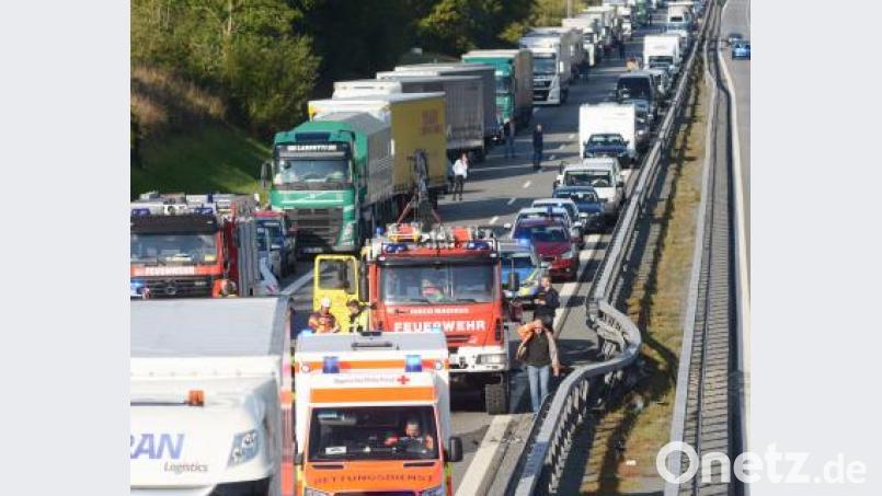 Die A 93 ist in Richtung Regensburg auf Höhe Windischeschenbach wegen eines Unfalls gesperrt. Bild: Gabi Schönberger