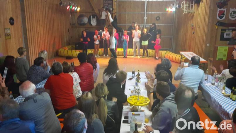 Die &quot;Chili Rockers&quot; aus Amberg zeigen in der O&#039;Schnitt-Halle, was sie draufhaben. Bild: tok