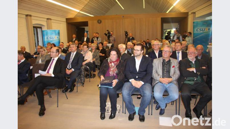 Mit einem Festakt im Tagungszentrum ehrte die CSU ihre verdienten Ehrenamtlichen. Der Einladung folgten auch viele weitere CSU Mitglieder.. Bild: wro