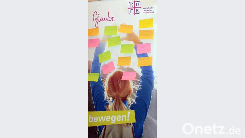 In einer kurzen Gruppenarbeit werden die bereits angebotenen Veranstaltungen der fünf Themenfelder abgefragt. Am häufigsten werden Aktionen zum Thema &quot;Glaube&quot; veranstaltet. Bild: lep