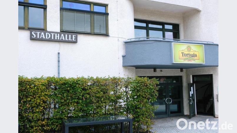 Zu teuer und aufwändig ist für den Bauausschuss ein separater Zugang zum Gaststättenbereich der Stadthalle. Stattdessen setzt das Gremium auf andere Möglichkeiten. Bild: do