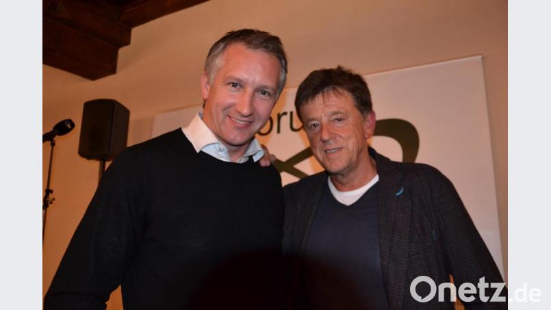 Ex-&quot;Kicker&quot;-Redakteur Harald Kaiser (rechts) moderierte die Veranstaltung mit Frank Baumann (links). Bild: mr