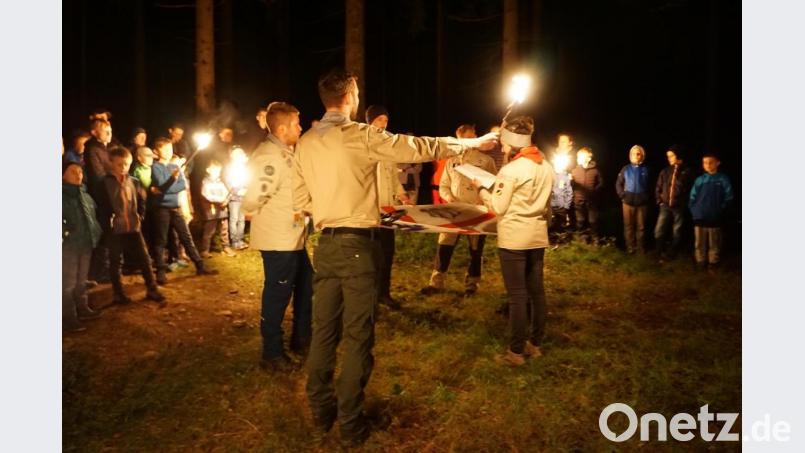 Pfadfinder-Rituale sind natürlich Pflicht beim Hüttenwochenende in Wernersreuth. Bild: exb