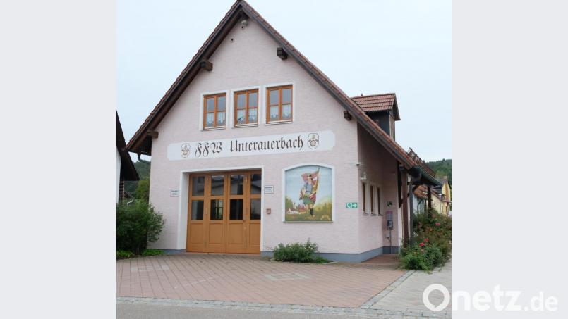 Für die Feuerwehr Unterauerbach wird ein neues TSF-W mit Atemschutz beschafft. Es wird versucht, mit dem Markt Schwarzenfeld eine kommunale Kooperation einzugehen, um den erhöhten Fördersatz zu bekommen. Der Beschlussvorschlag erhielt nach eingehender und kritischer Aussprache zehn Ja- und drei Nein- Stimmen. Bild: ohr