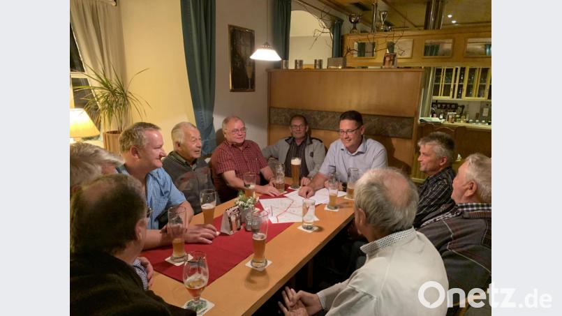 Am Bürgerstammtisch von FDP/UB wird das Thema Umgehung hitzig diskutiert. Bild: exb