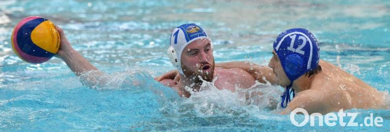 Herber Verlust für den SV Weiden: Goalgetter Sean Ryder (links) wird mindestens in den ersten drei Saisonspielen fehlen. Der Weidener Leistungsträger hat vor wenigen Tagen eine Knochenmarkspende geleistet. Bild: A. Schwarzmeier