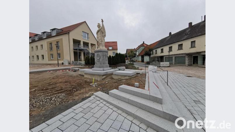 Das Denkmal am Tillyplatz steht wieder. Bild: gz