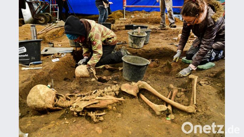 Die unerwartete Entdeckung eines Pestfriedhofes auf dem Bürgerspital-Gelände wirft wissenschaftlich gesehen ein neues Licht auf die Ausmaße dieser von 1348 bis 1350 grassierenden Epidemie in Amberg. Bild: Hartl
