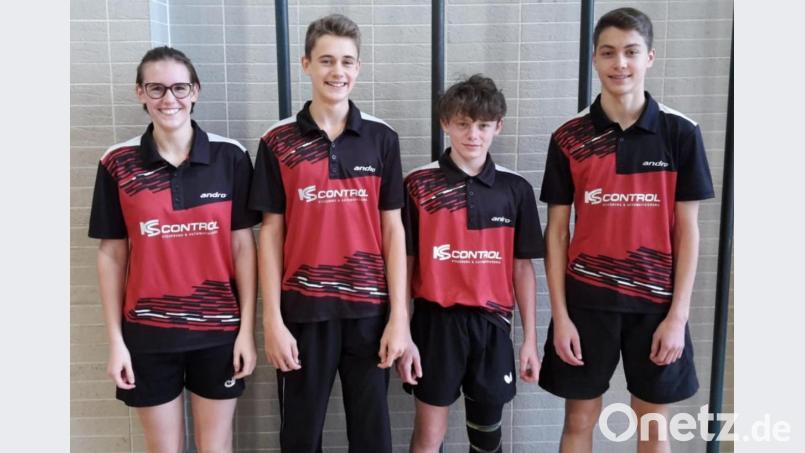 Uta Kiener, Tim Ficht, Joshua Schertl und Hannes Andritzky (von links) feierten im oberfränkischen Mainleus ihren ersten Saisonerfolg in der Bayernliga. Bild: tob