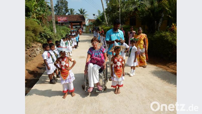 Wenn Ellen Galle nach Bentota kommt, herrscht Feststimmung: Ihr Rollstuhl ist dort Teil ihrer selbst, aber nichts weiter Bemerkenswertes. Bild: exb