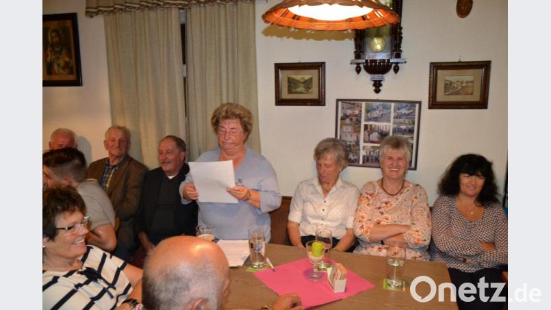 Unterhaltsam und lustig ging es beim 
Mundartabend des Heimatkundlichen Arbeitskreises im Gasthaus Bodensteiner in Tröbes zu. Helene Rolle eröffnete den Abend. Bild: gi