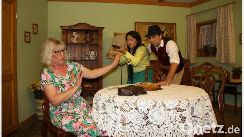 &quot;Bunter Abend&quot; des Pechlattenfixner Dorftheaters im Knopf-Saal in Groschlattengrün. Bild: wro