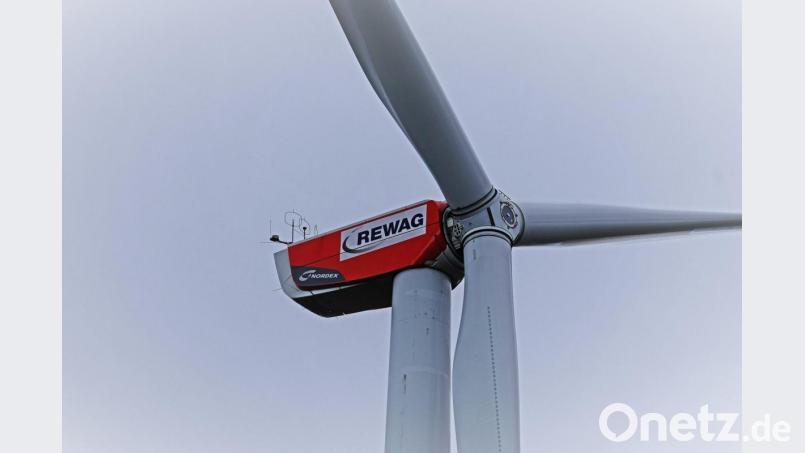 Wie hier bei Wittschau darf am Maschinenhaus der Windräder im Windpark Feistelberg die Betreiberkennzeichnung angebracht werden. Bild: twi