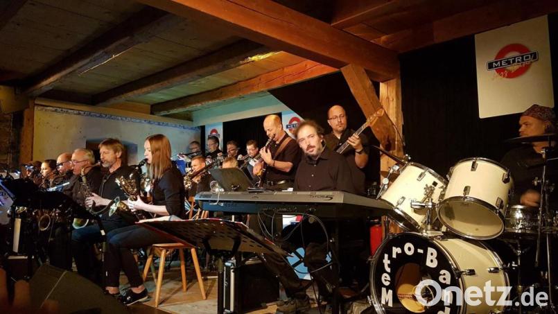 Auf den Spuren des berühmten amerikanischen Jazz-Musikers wandelt die Metro-Big-Band beim Glenn-Miller-Dinner am 27.10. in der Neustädter Stadthalle. Bild: exb