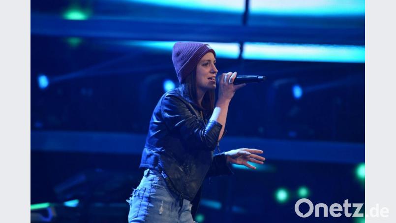 Tina Trummer auf der Bühne von &quot;The Voice of Germany&quot;. Bild: SAT.1/ProSieben/André Kowalski