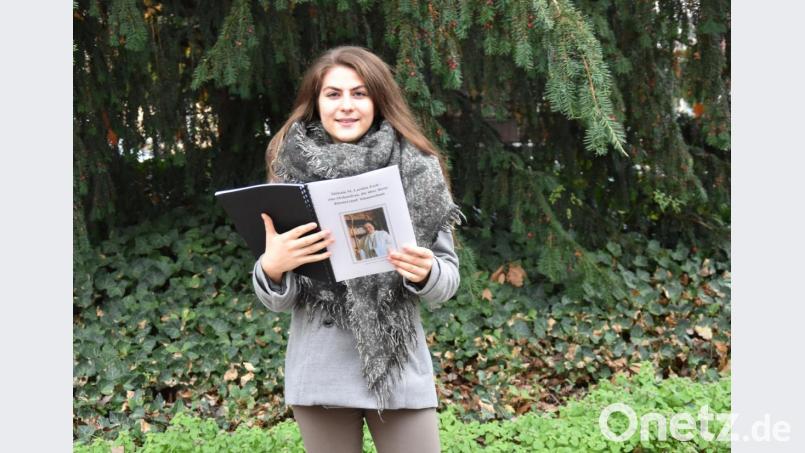Mit einem Umfang von mit Bildern und Verzeichnissen etwa 40 Seiten ist die Seminararbeit ein kleines Buch. Bild: Christoph Stahl