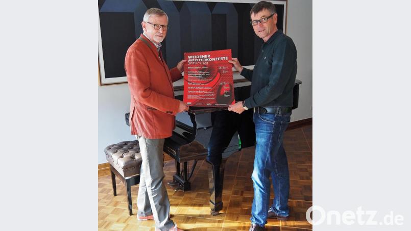 Harald Roth (links) und Christoph Thomas stellen das neue Programm der Weidener Meisterkonzerte vor Bild: Siegfried Bühner