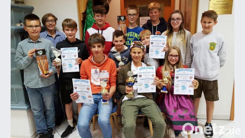 Die &quot;Hubertus&quot;-JUgend hat Spaß beim Oktoberfestschießen Bild: du