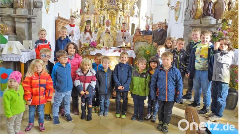 Viele Kinder beteiligten sich aktiv an der Mitgestaltung des Gottesdienstes. Bild: hl