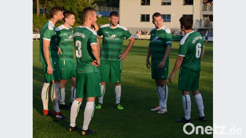 Ratlose Gesichter in Stulln: Gelingt am letzten Hinrunden-Spieltag der erste Heim-Dreier? Bild: ham