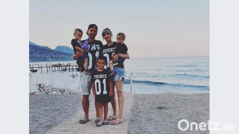 Es ist das letzte Familienfoto der Familie Mackenstein aus Königstein, entstanden wenige Tage vor dem Tod der Mutter: Jessy (27) stirbt im Familienurlaub in der Türkei. Angehörige versuchen nun, durch einen Spendenaufruf das Leid der Hinterbliebenen zu mildern. Bild: exb