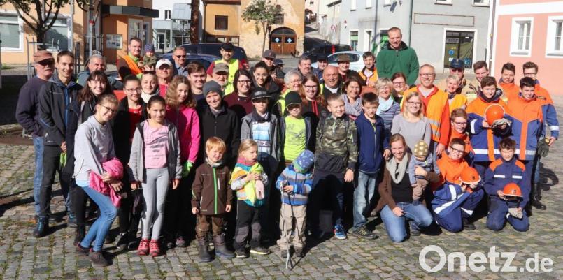 Die fleißigen Müllsammler befreiten das Dorf von allerlei Unrat. Bild: mfh