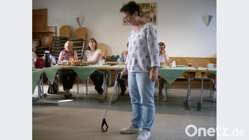 „Alltagshelferlein“, die das Leben bei eingeschränkten Alltagskompetenzen leichter machen, wurden beim AOVE-Angehörigentreffen getestet. Bild: Erika Brönner