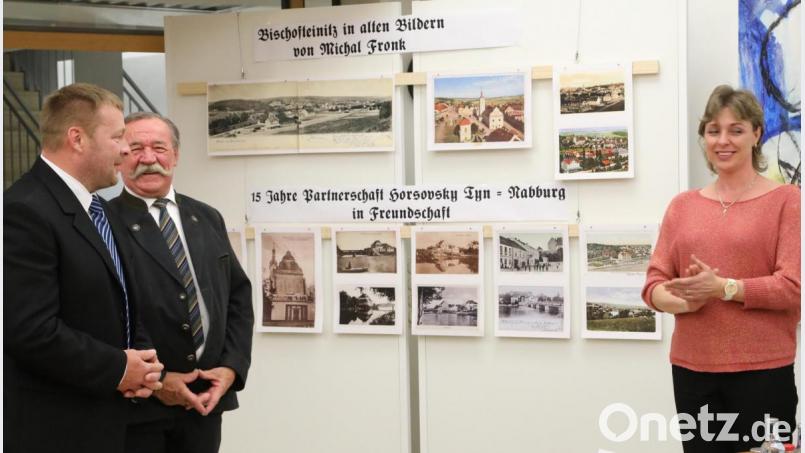 Bei einer Ausstellung waren zahlreiche Motive zu „15 Jahre Partnerschaft“ zu sehen. Bild: Götz