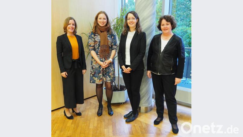 Kathrin Kromas, Lucie Valentova, Karina Schuller und Anne Schober-Morg (von links) stellen das Hilfsangebot für Klein- und Mittelbetriebe vor. Bild: Bühner