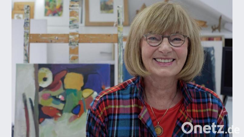 Inge Posorski in ihrem Atelier. Hier verbringt sie Stunden und lässt ihrer Kreativität freien Lauf, ohne Grenzen, ohne Tabus. Bild: tr