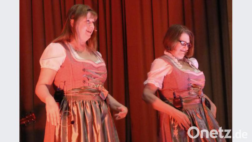 … als „Trixi“ und „Trula“ im Dirndl. Bild: Schönberger, Ferdinand [fsb]