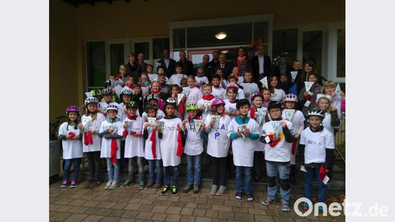 In der Max-Prechtl-Schule freute man sich über strahlende Gesichter bei Schülern und Gratulanten. Bild: mma