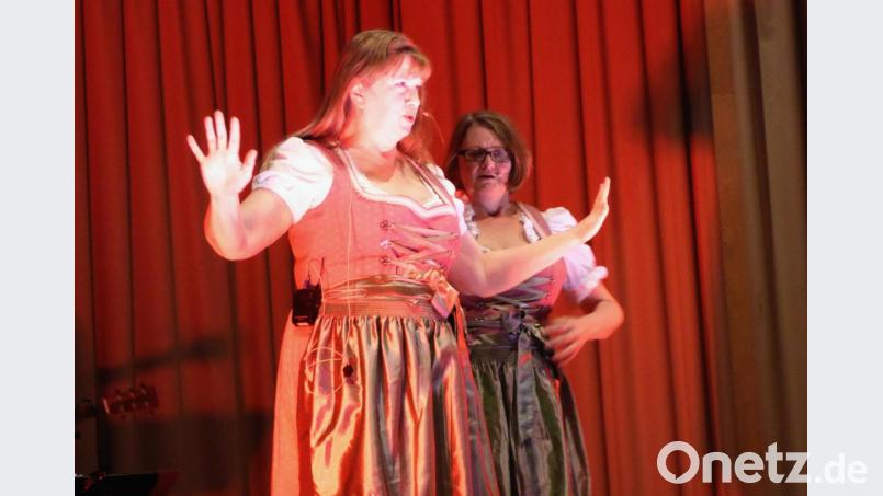 … als „Trixi“ und „Trula“ im Dirndl. Bild: Schönberger, Ferdinand [fsb]