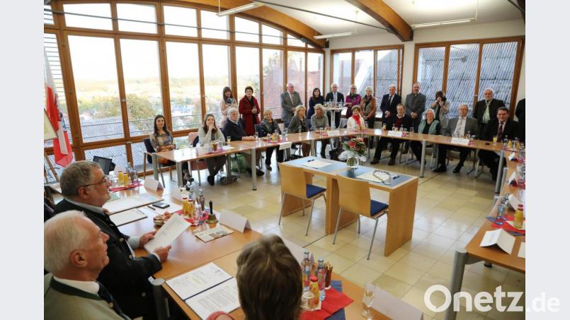 Bei einem Festakt im Sitzungssaal des Rathauses feierten die beiden Städte ihre 15-jährige Partnerschaft. Bild: Götz
