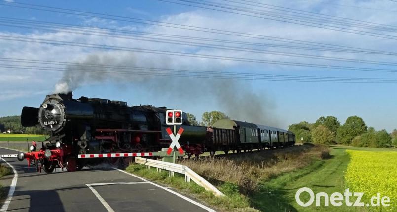 Volle Fahrt am Bahnübergang Rothenstadt. Bild: Dobmeier