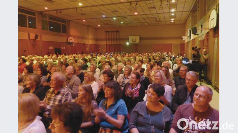 Volles Haus in der Mehrzweckhalle. Bild: Schönberger, Ferdinand [fsb]