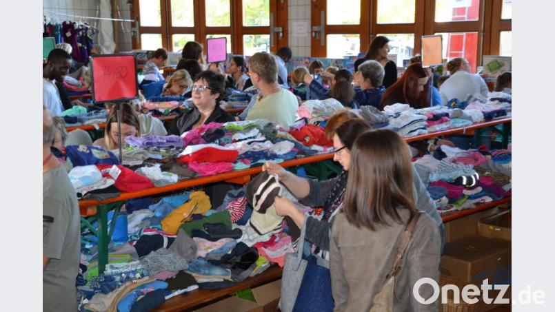 Die Feuerwehrfrauen mit ihrem Team hatten sich viel Mühe gemacht und einen Baby- und Kinderbasar aufgebaut, der super gelaufen ist. Bild: gi