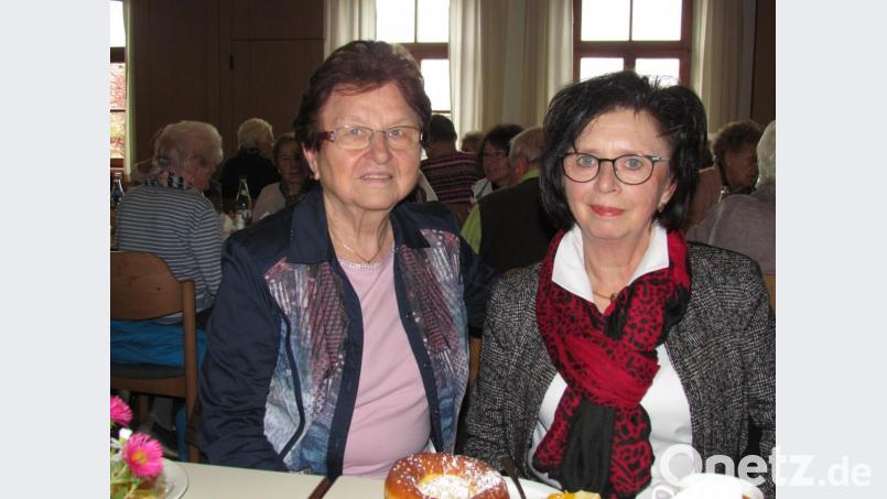Die alte und die neue „Chefin“ des Altenwerkes der Pfarrei: Martha Ermer (links) und Martina Mielke (rechts). Bild: is