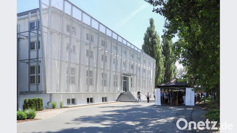Gut vernetzt: Sinnbildlich für die Bildung der Zukunft steht die Fassade des Science-Park C4 in Weiherhammer. Von dort aus fördert die &quot;Lars und Christian Engel (LUCE) Stiftung&quot; Vorhaben für die technologische und wirtschaftliche Entwicklung der Oberpfalz. Bild: exb/Science Park C4