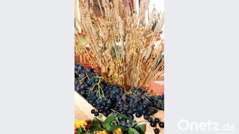 Getreide und Früchte stehen im Mittelpunkt des Erntedankgottesdienstes. Bild: rpp