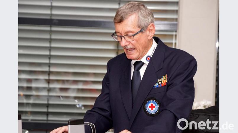 Alois Emerig machte in seinem Lichtbildervortrag die Geschichte der Rettungsschwimmer wieder lebendig Bild: bkr