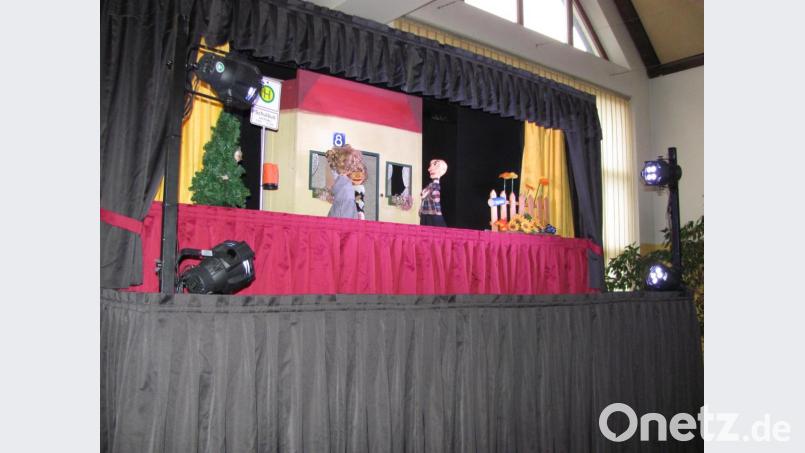 Mit dem Stück &quot;Erna&quot; warnt die Polizeipuppenbühne vor betrügerischen Telefonanrufen oder Haustürgeschäften. Bild: sei