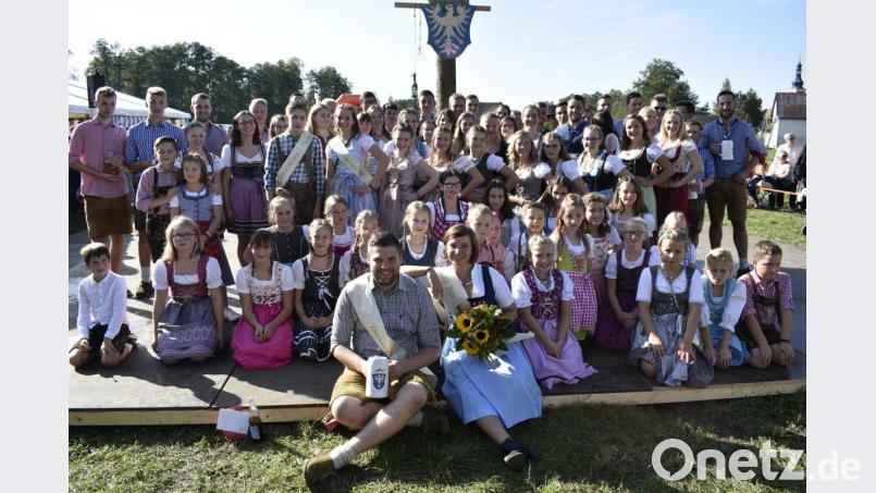 Die großen und kleinen Kirwapaare in Michelfeld. Bild: sck